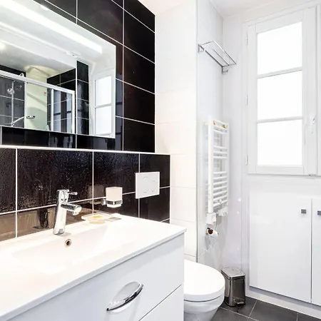 Guestready - Monochrome Bliss Near Arc De Triomphe * Paris