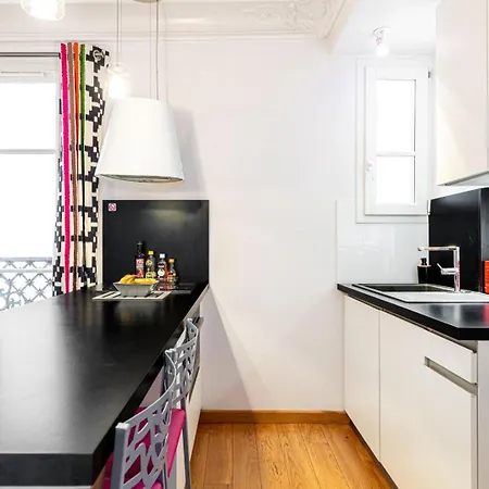 Guestready - Monochrome Bliss Near Arc De Triomphe * Paris